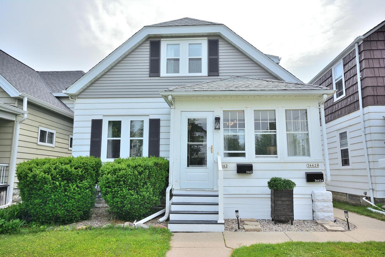 3662 S Ahmedi Ave, Saint Francis, WI 53235