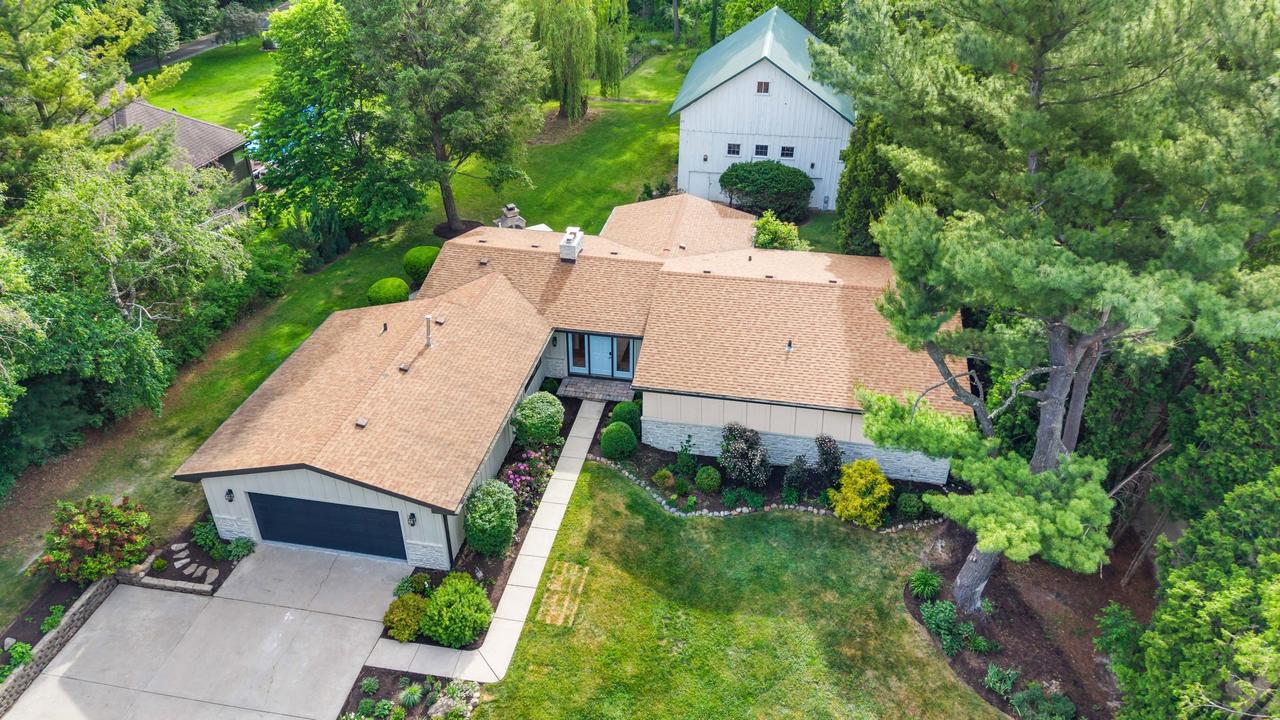 986 Indian Hills, Fontana, WI 53125