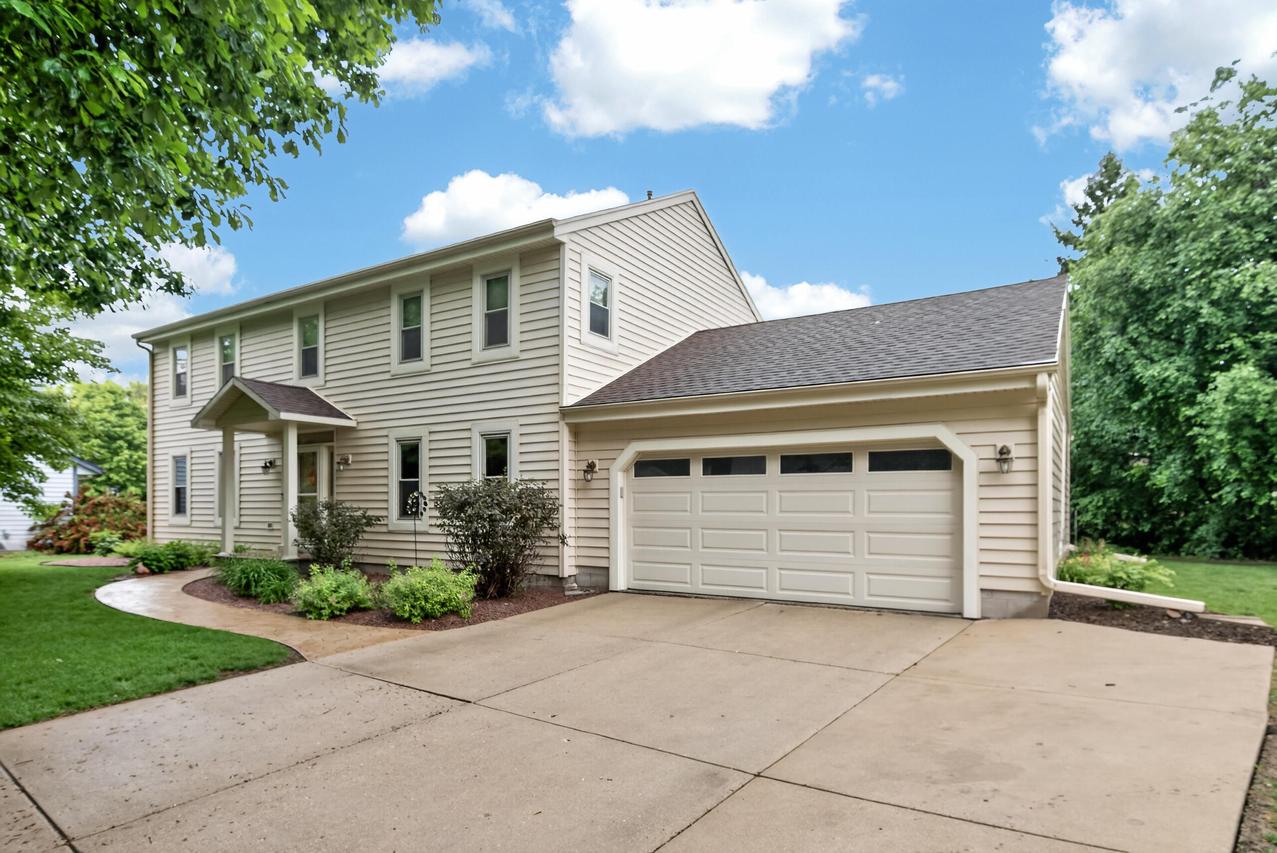 2070 S 103rd Ct, West Allis, WI 53227