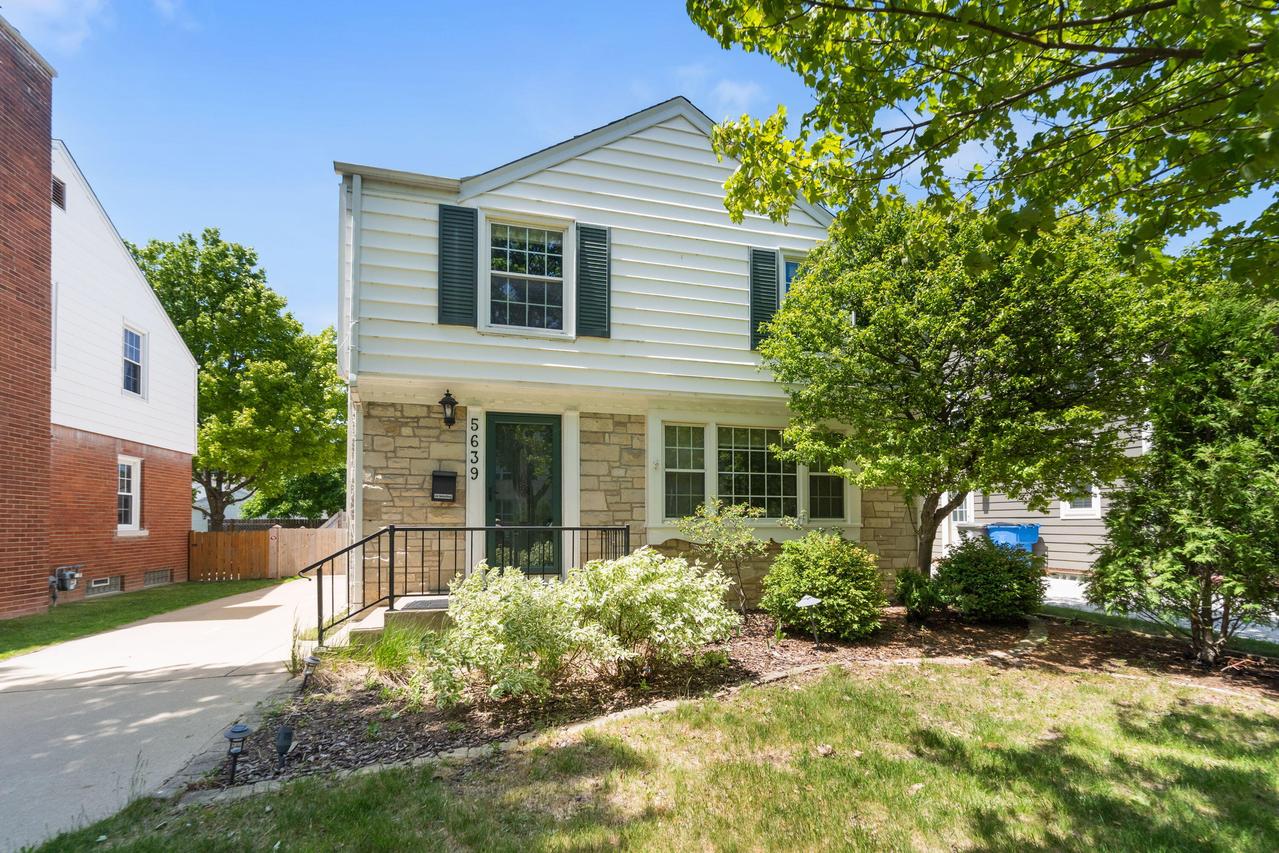 5639 N Bay Ridge, Whitefish Bay, WI 53217