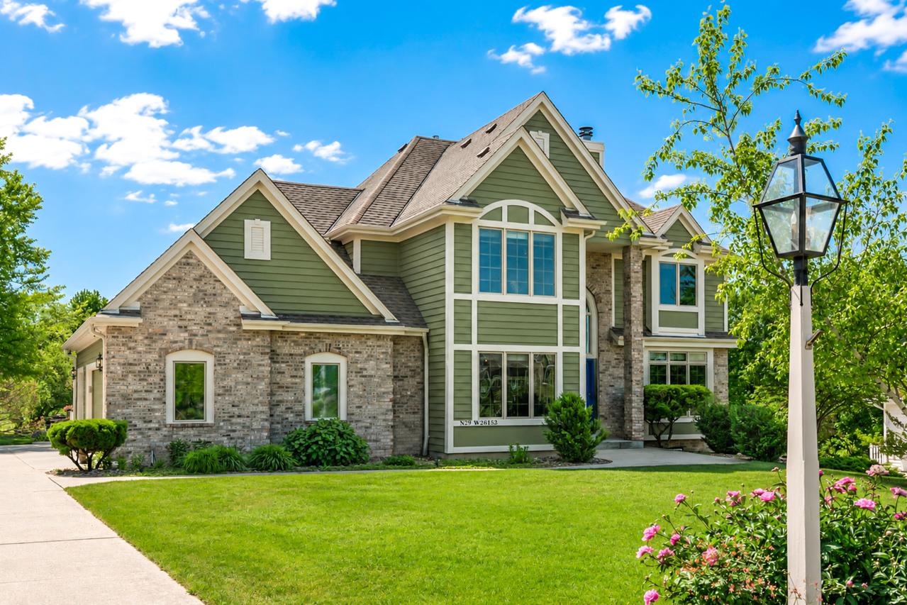 N29W26152 Coachman Dr, Pewaukee, WI 53072