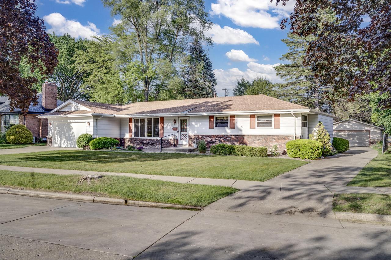 7833 5th Ave, Kenosha, WI 53143