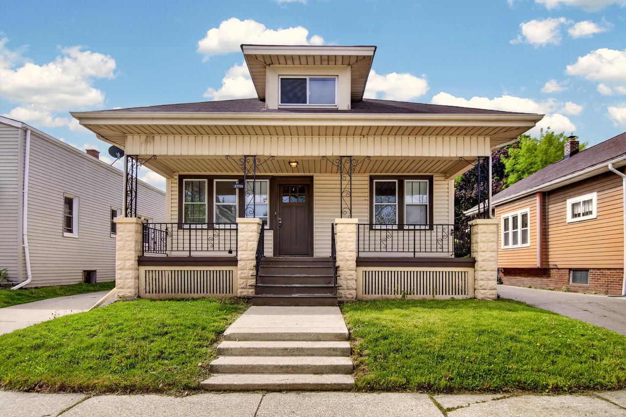 2335 Olive St, Racine, WI 53403
