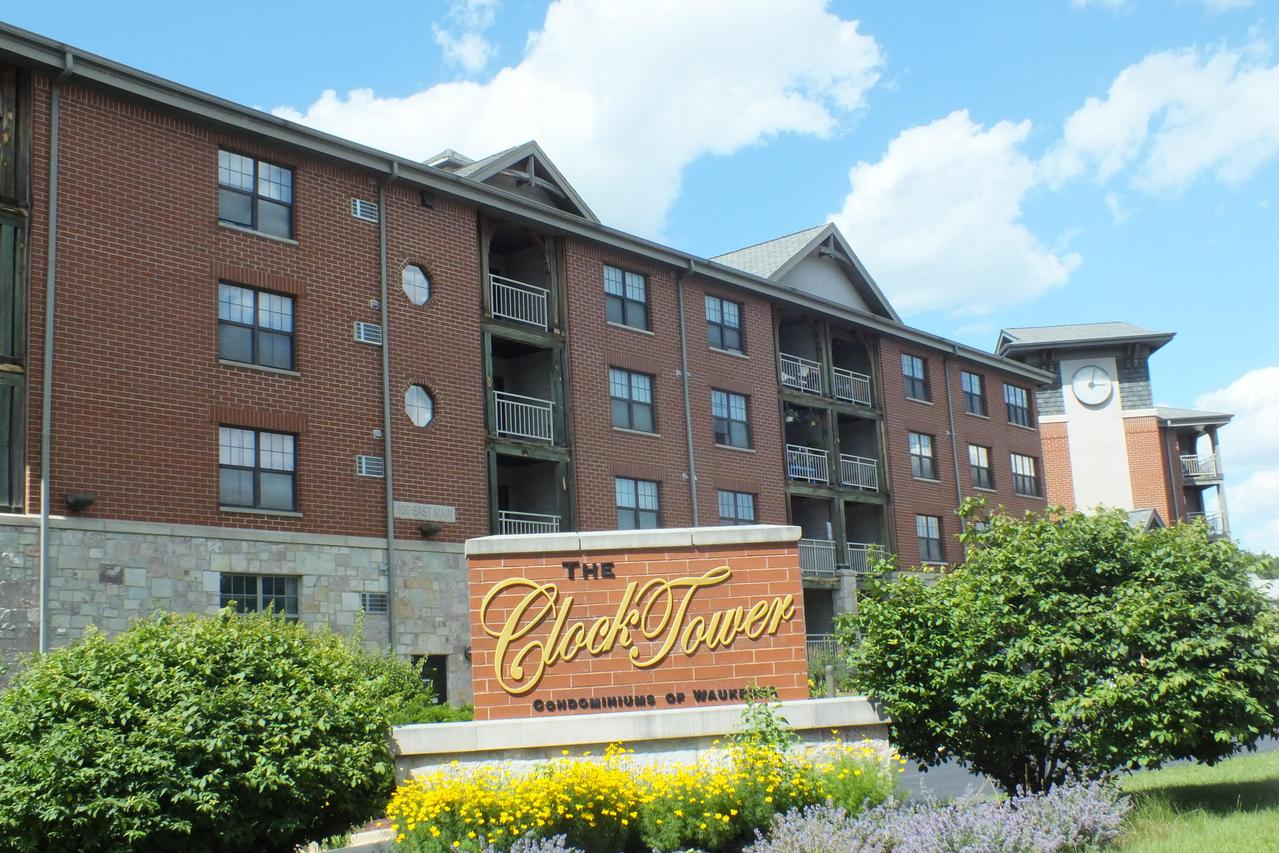 100 E Main St #127, Waukesha, WI 53186