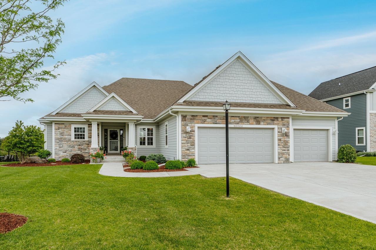 W200N4949 Tamarind Way, Menomonee Falls, WI 53051