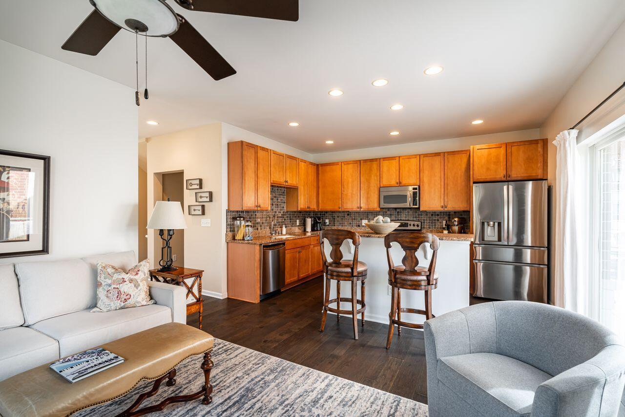 3870 S Lake Dr #1102, Saint Francis, WI 53235