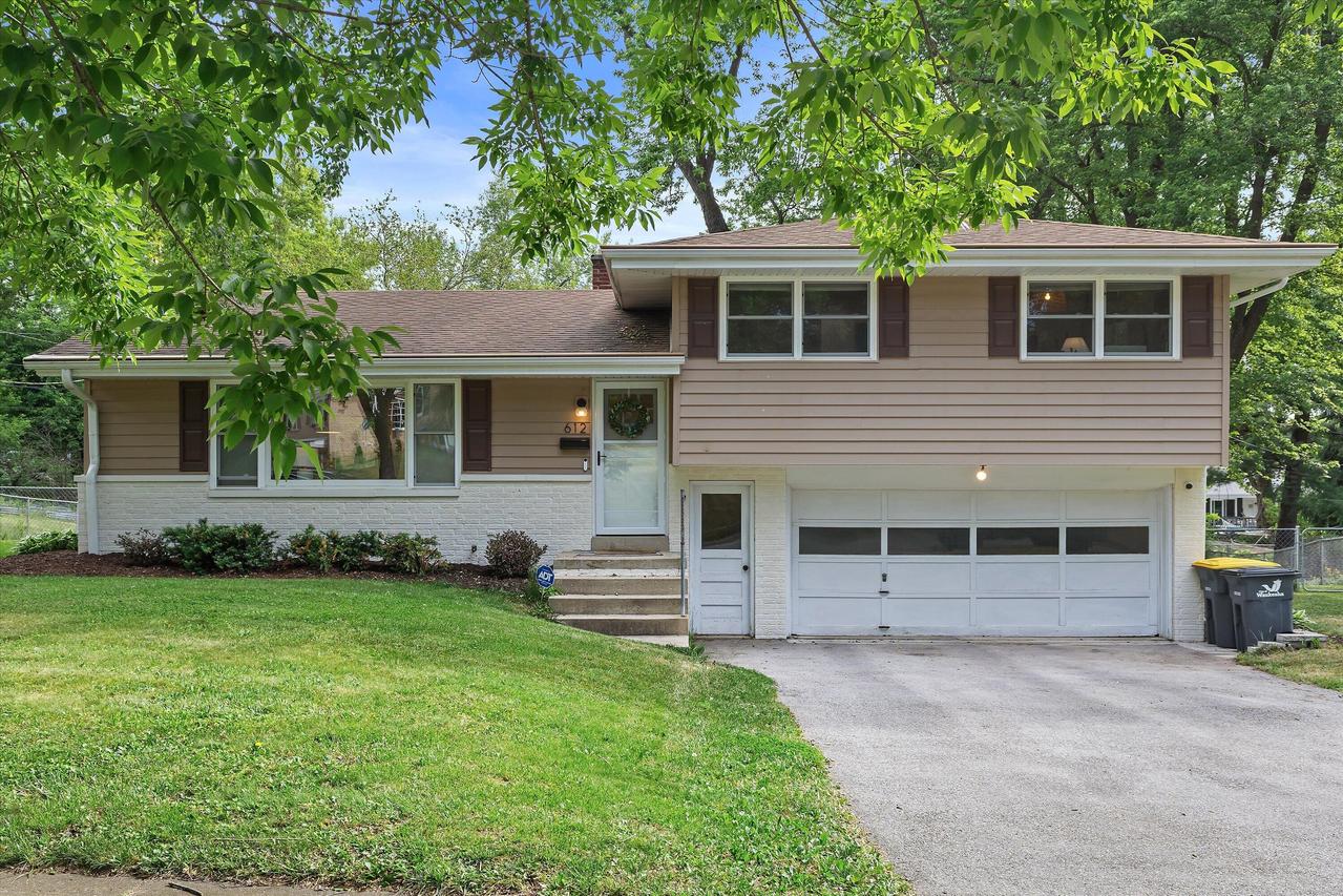 612 Lee Ct, Waukesha, WI 53186
