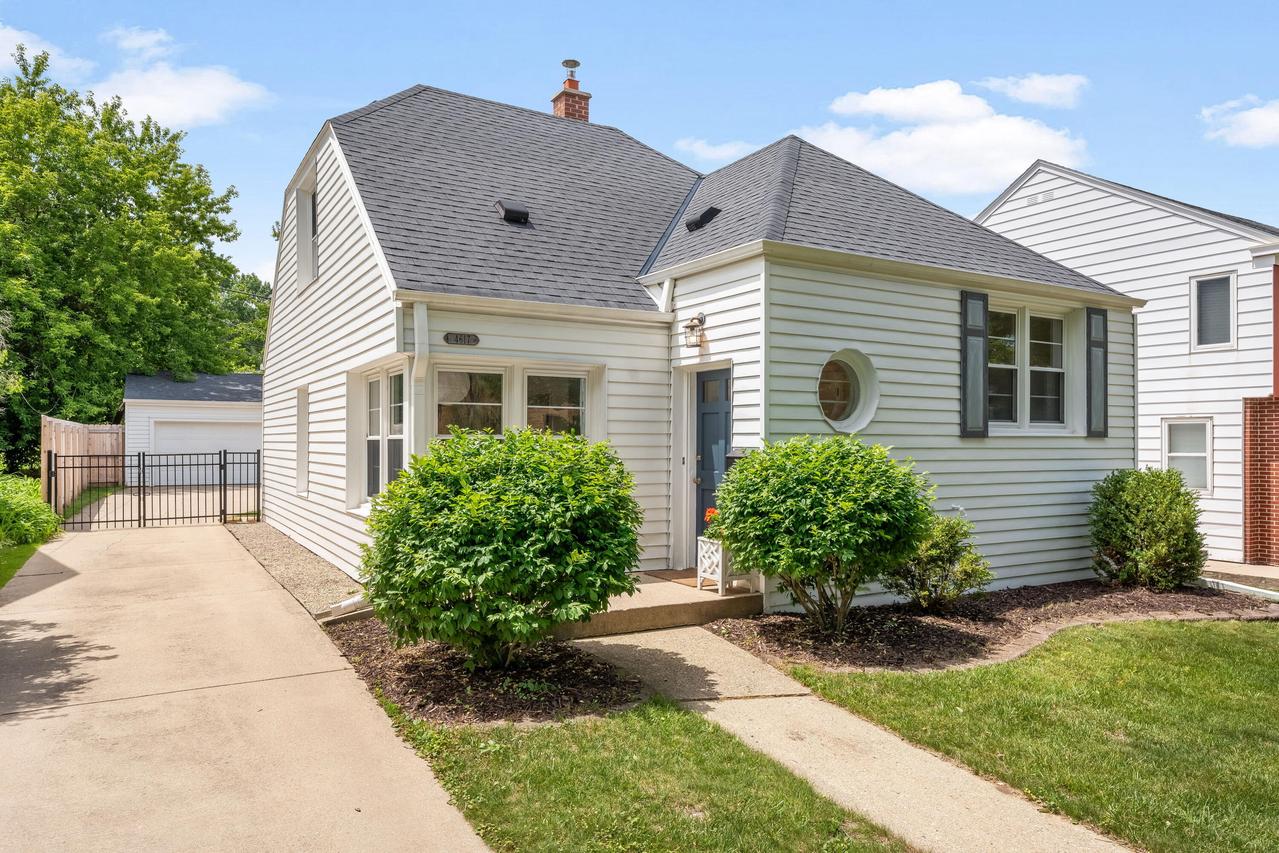 4617 N Sheffield Ave, Whitefish Bay, WI 53211