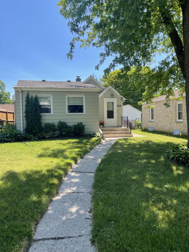 802 S 90th St, West Allis, WI 53214