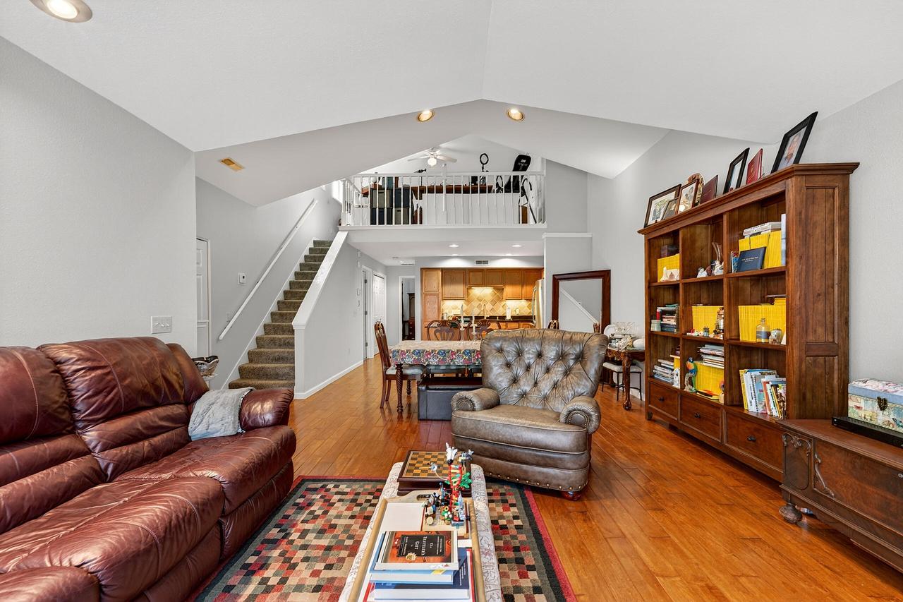 N16W26593 Tall Reeds Ln #H, Pewaukee, WI 53072
