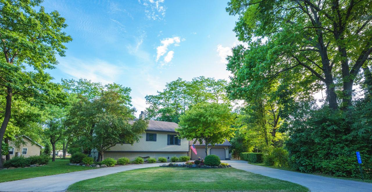 1081 N Eastwood Dr, Salem Lakes, WI 53170