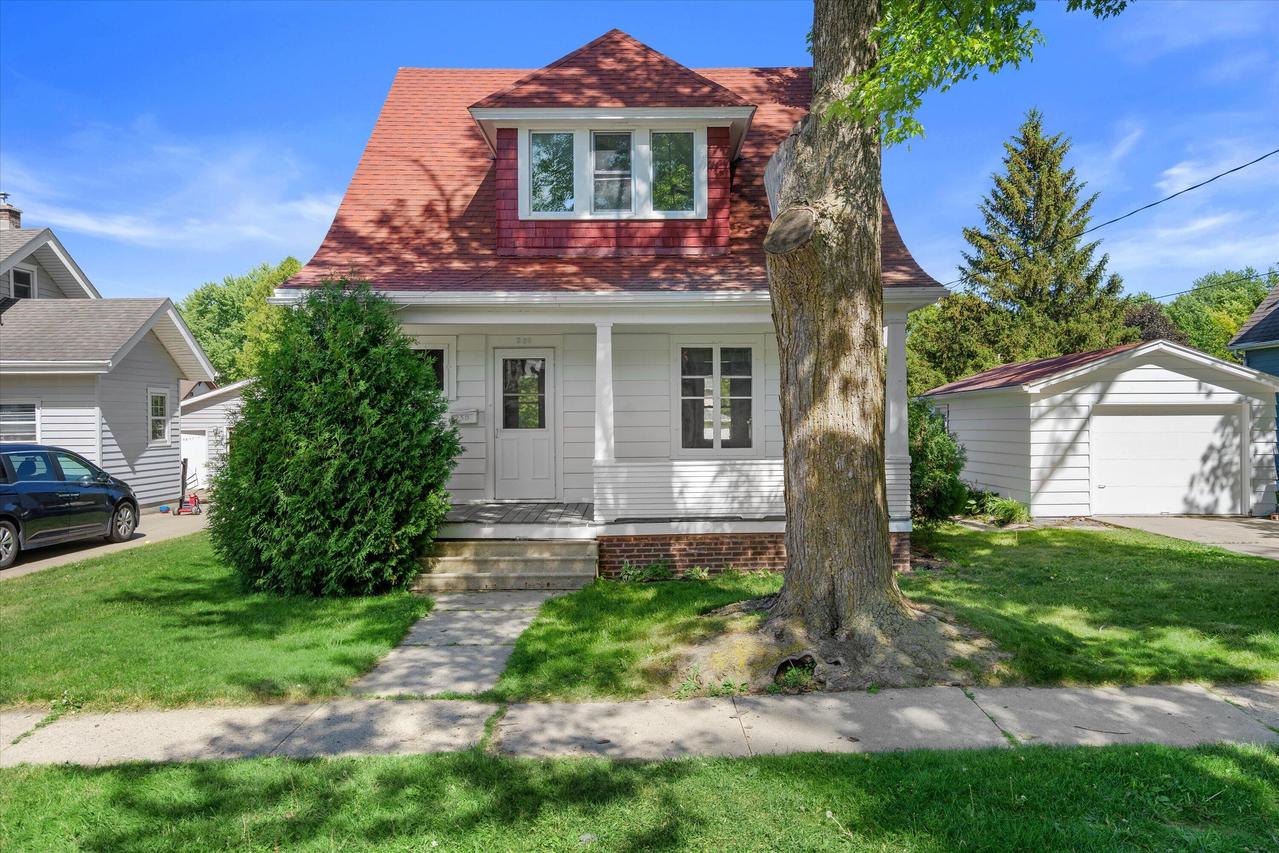 250 N Henninger St, Mayville, WI 53050