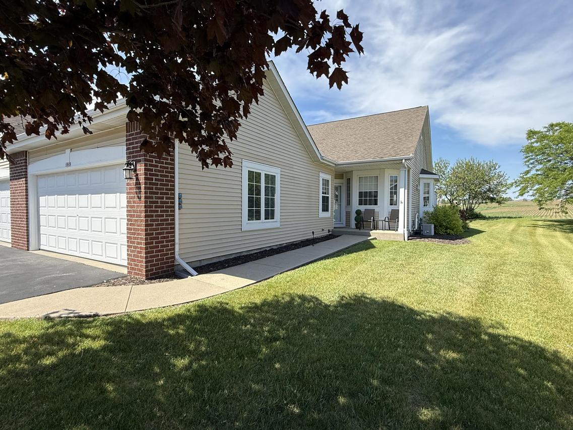 1063 Niagara Ln, Port Washington, WI 53074