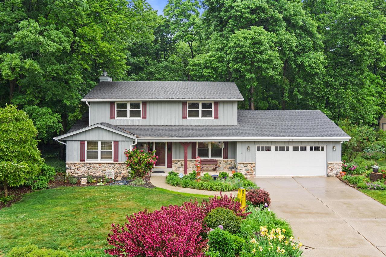 3145 S Manor Ct, New Berlin, WI 53151