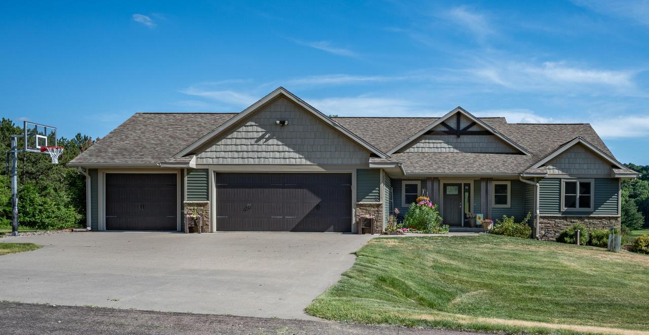 W7563 Castle Heights, Holland, WI 54636