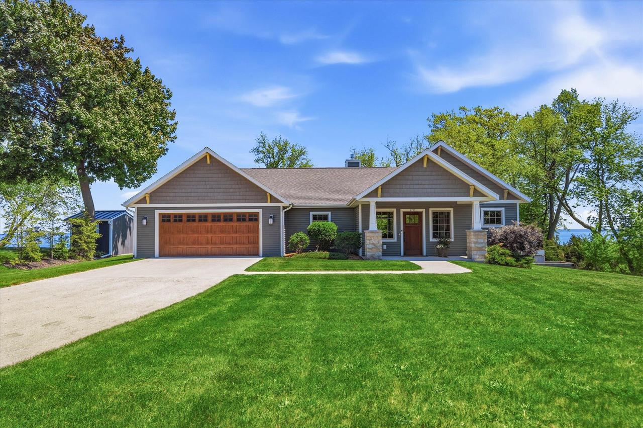 2727 Highland Ter, Sheboygan, WI 53083