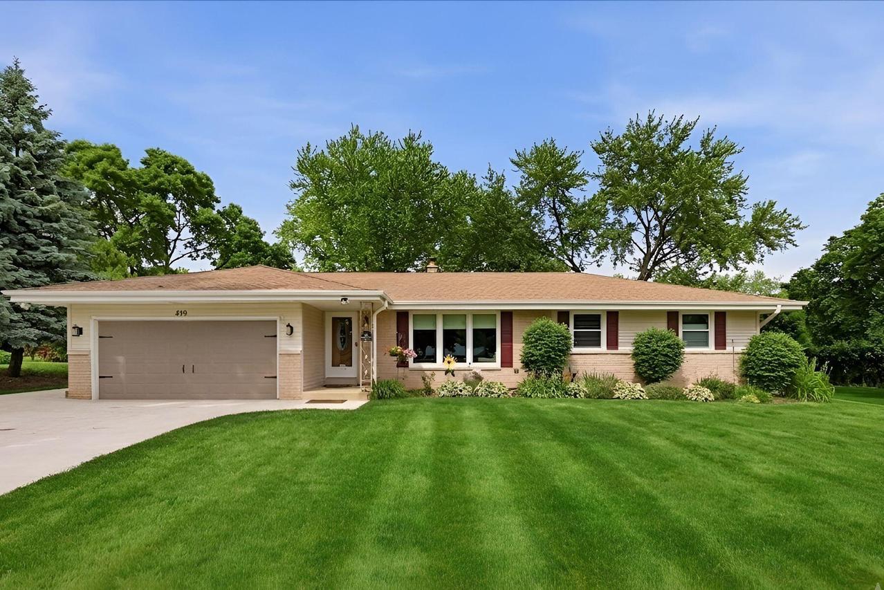 870 Dona Vista, Brookfield, WI 53186