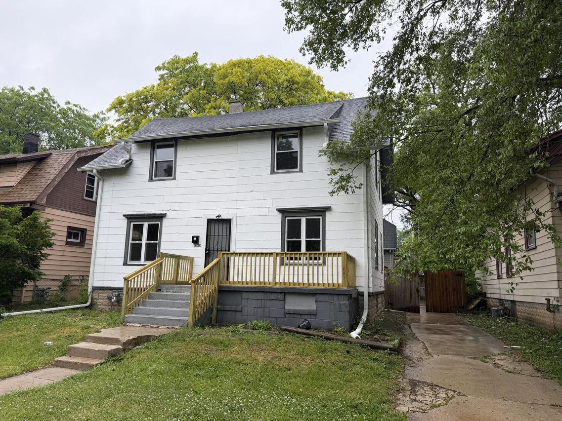 3726 W Fairmount Ave, Milwaukee, WI 53209