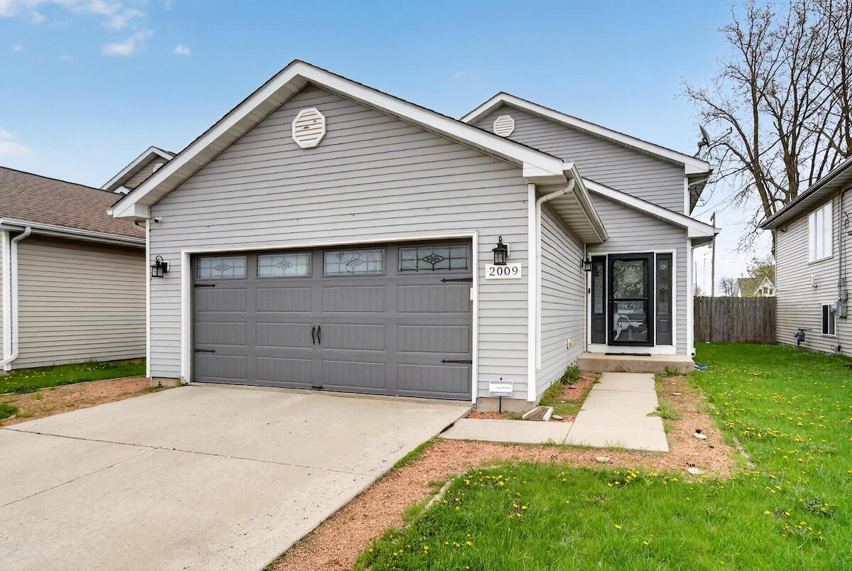 2009 Grove Ave, Racine, WI 53405