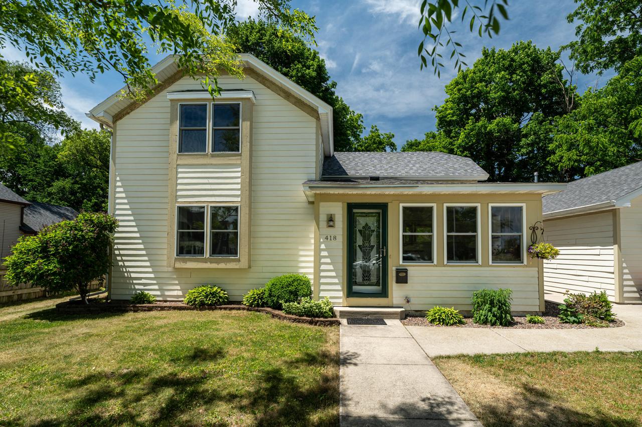 418 S Charles St, Oconomowoc, WI 53066