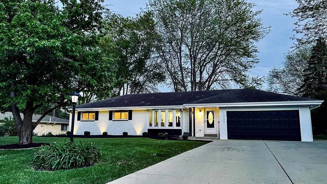 12905 Wembley Rd, Brookfield, WI 53005