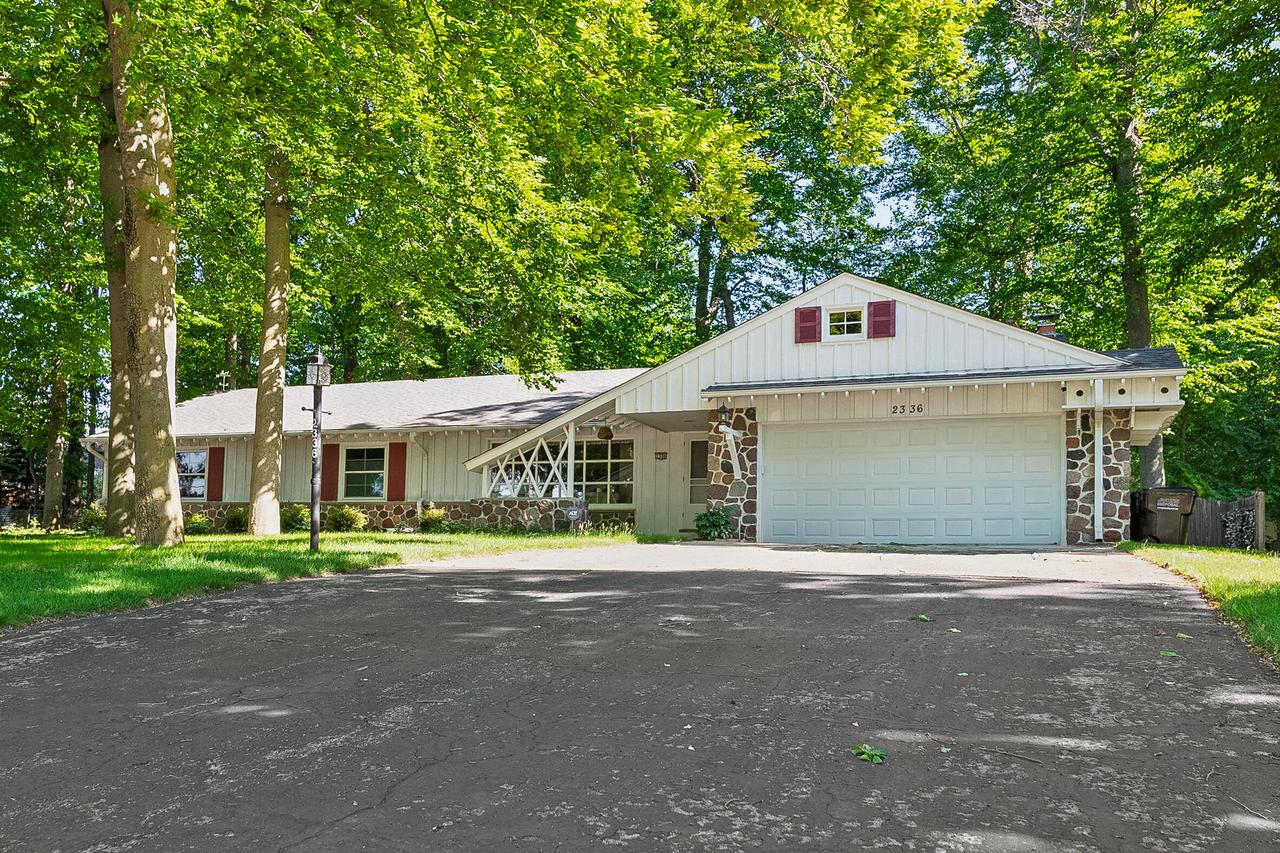 2336 W Green Tree Rd, Glendale, WI 53209