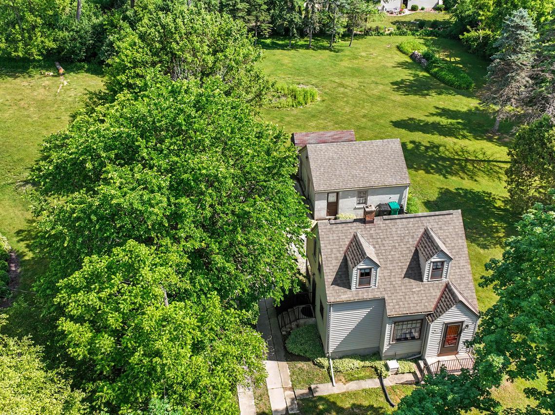 N72W14274 Good Hope Rd, Menomonee Falls, WI 53051