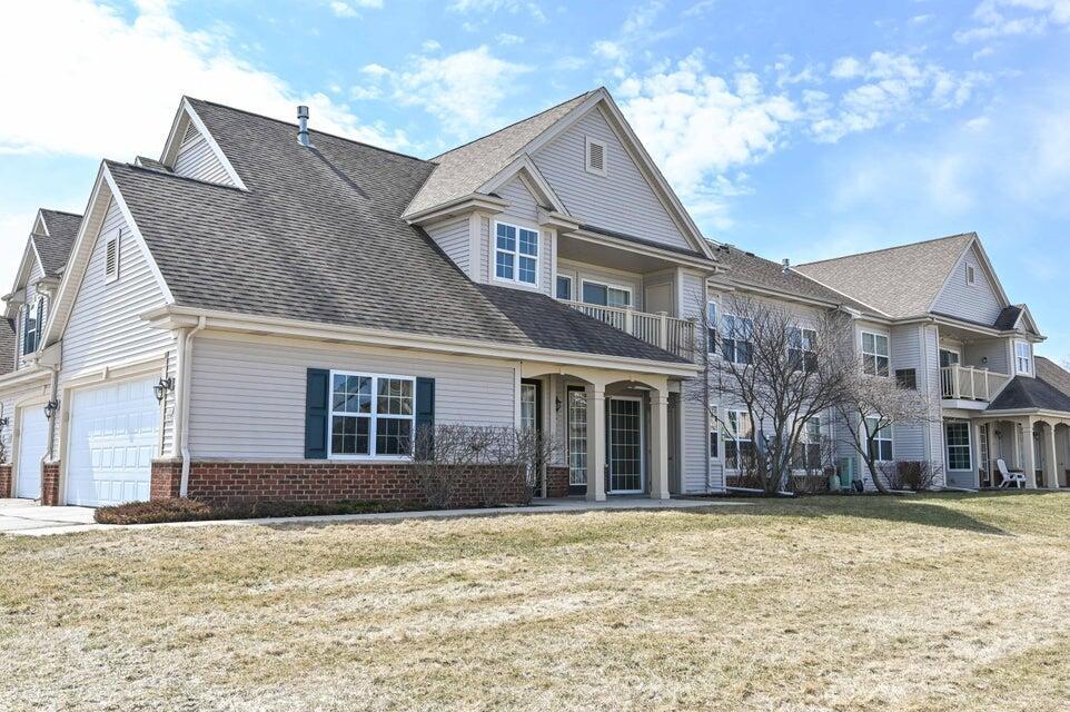 W206N16706 Blackberry Cir, Jackson, WI 53037