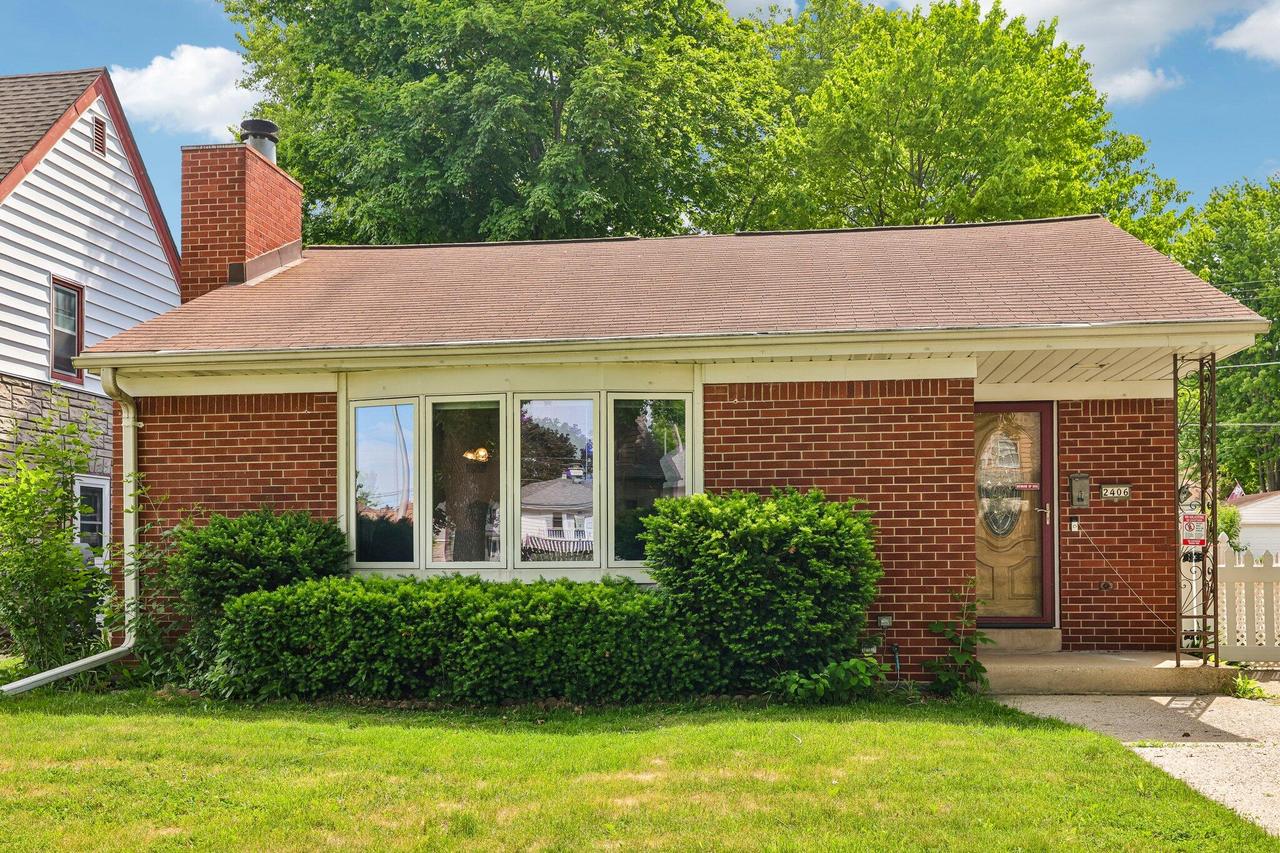 2406 S 79th St, West Allis, WI 53219