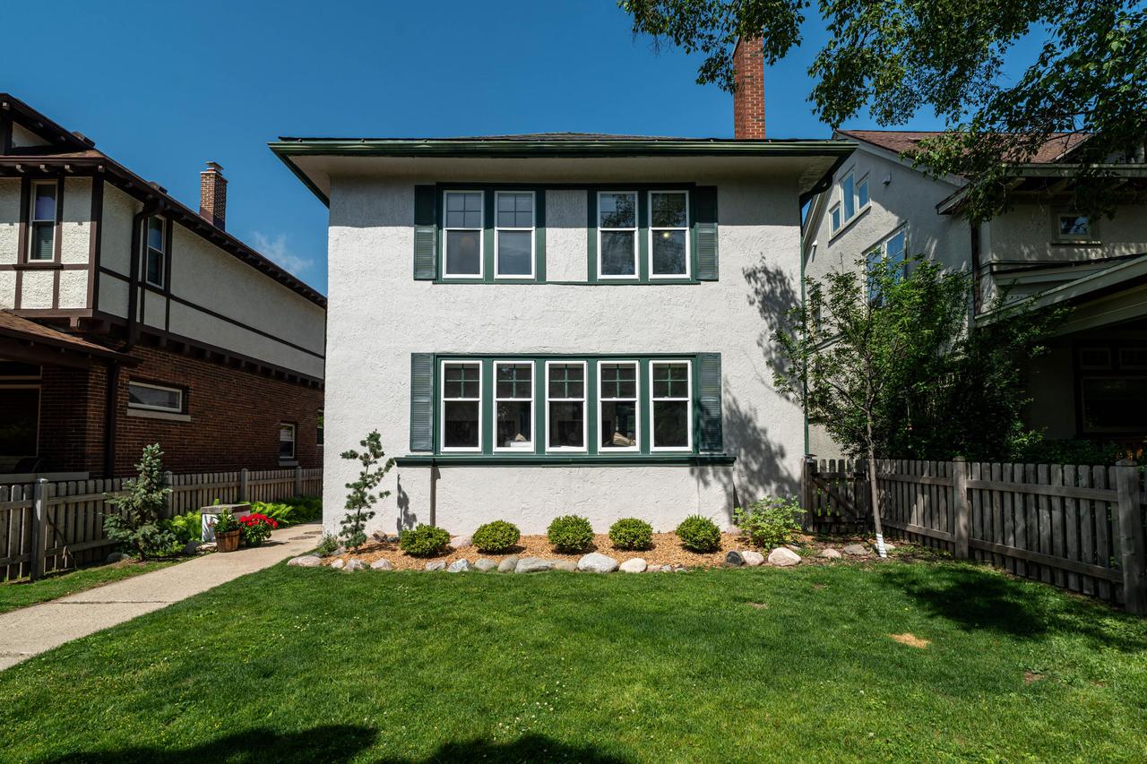 3033 N Murray Ave, Milwaukee, WI 53211