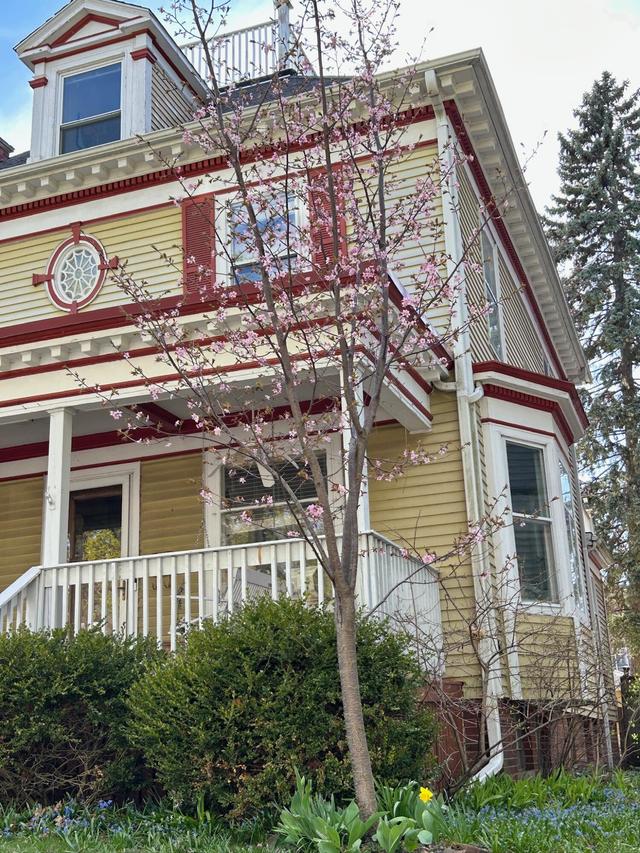 2729 N Stowell, Milwaukee, WI 53211