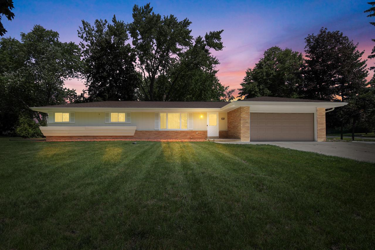17550 Brooklawn Dr, Brookfield, WI 53045