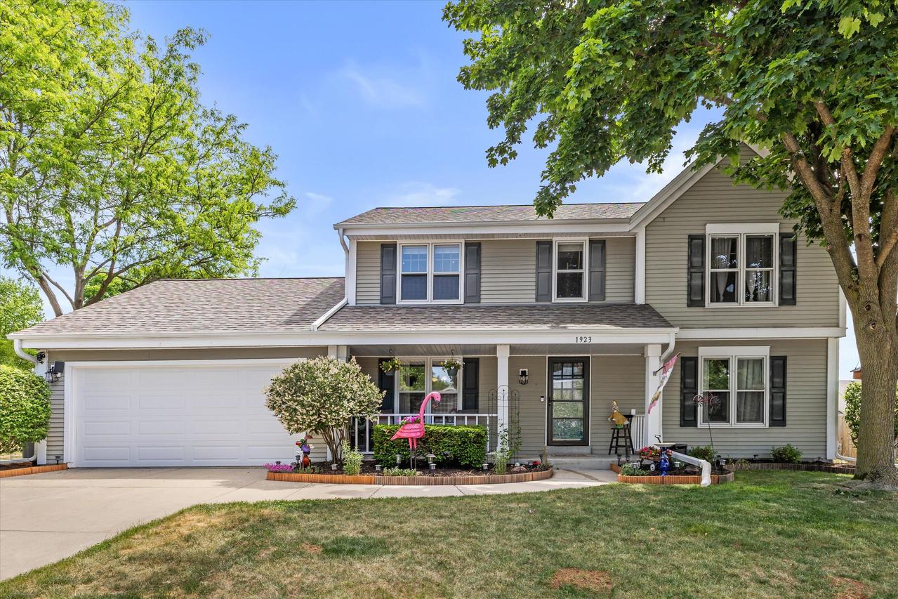 1923 Cliff-alex Ct, Waukesha, WI 53189