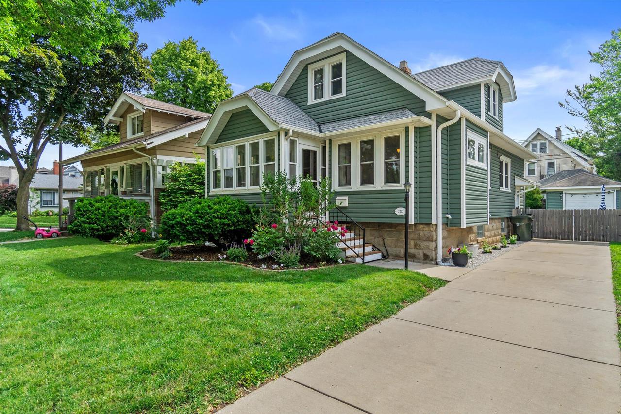 2472 N 71st St, Wauwatosa, WI 53213
