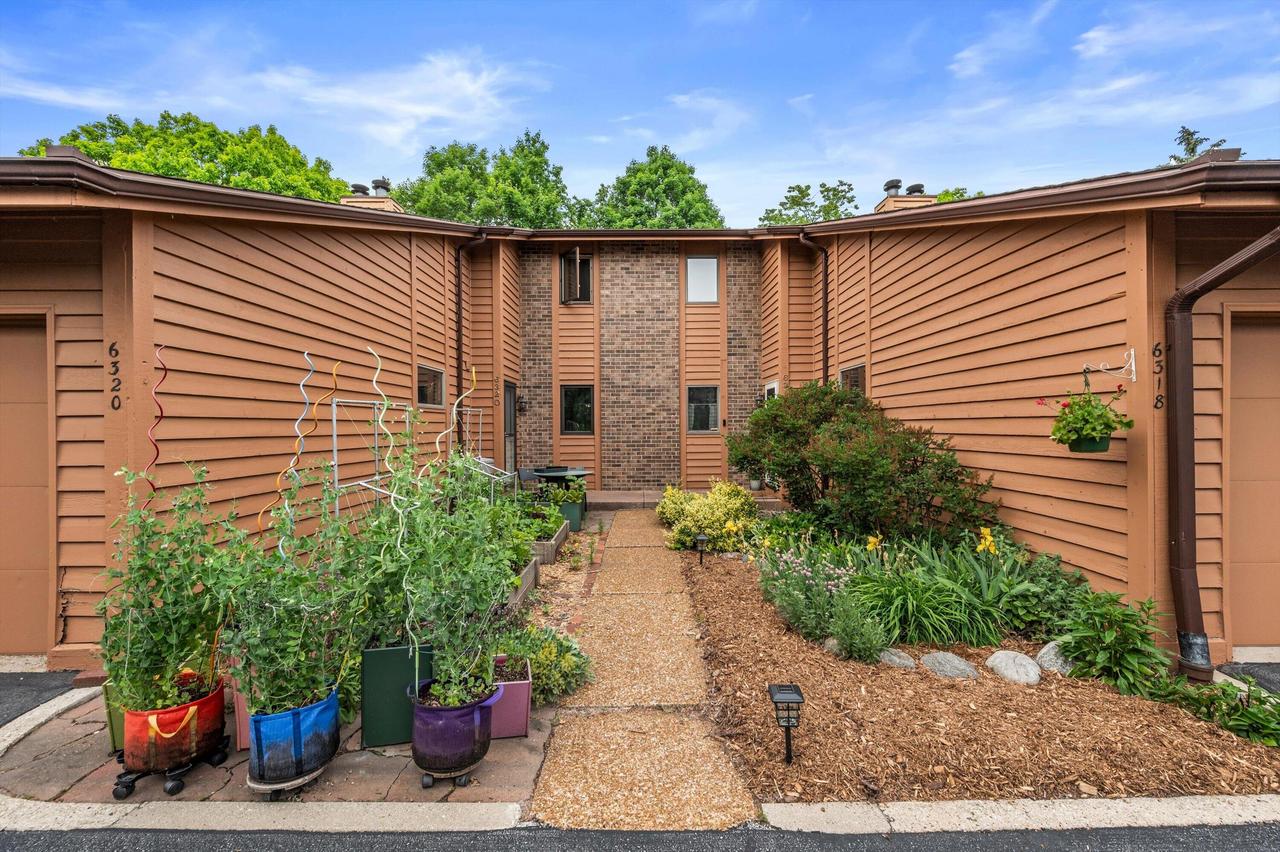 6318 W Cedar St, Wauwatosa, WI 53213