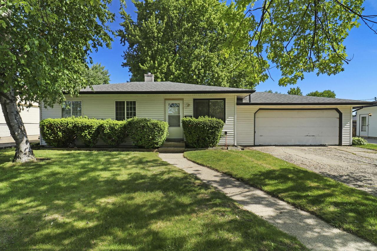 1712 87th St, Kenosha, WI 53143
