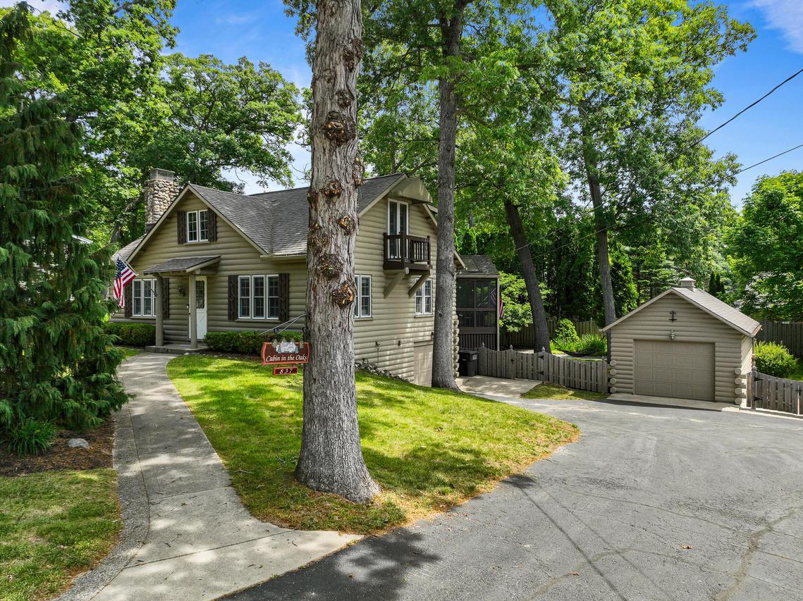 837 Van Slyke Dr, Fontana, WI 53125