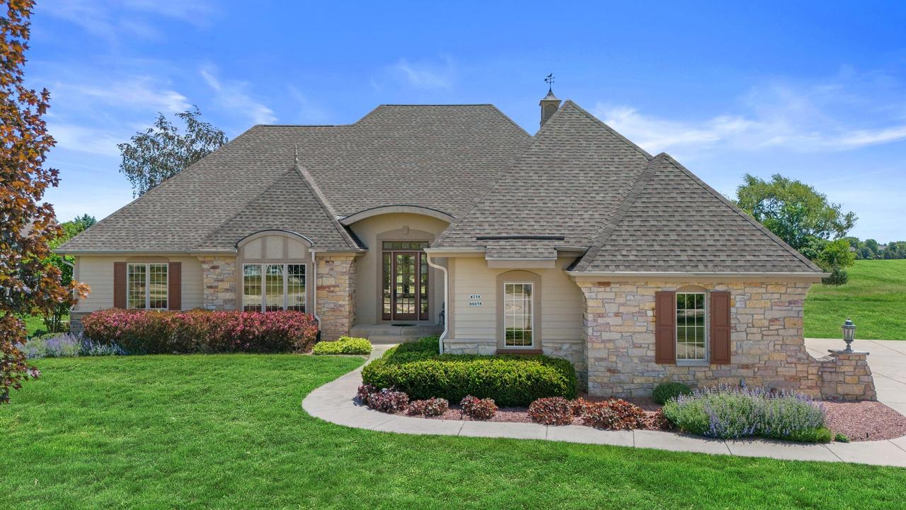 W358N6658 W Spring Hollow, Oconomowoc, WI 53066