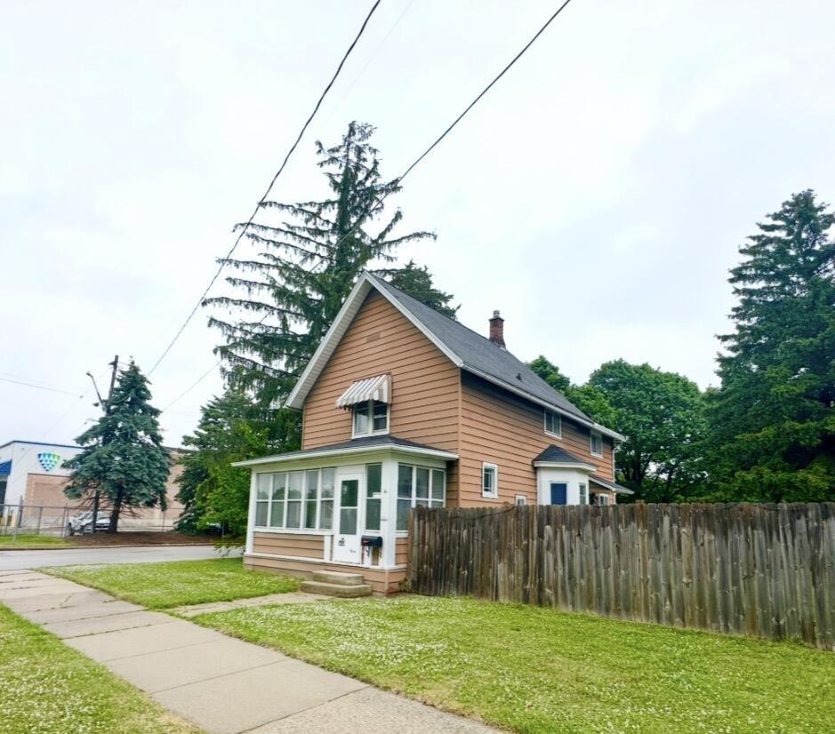 1615 White Rock Ave, Waukesha, WI 53186