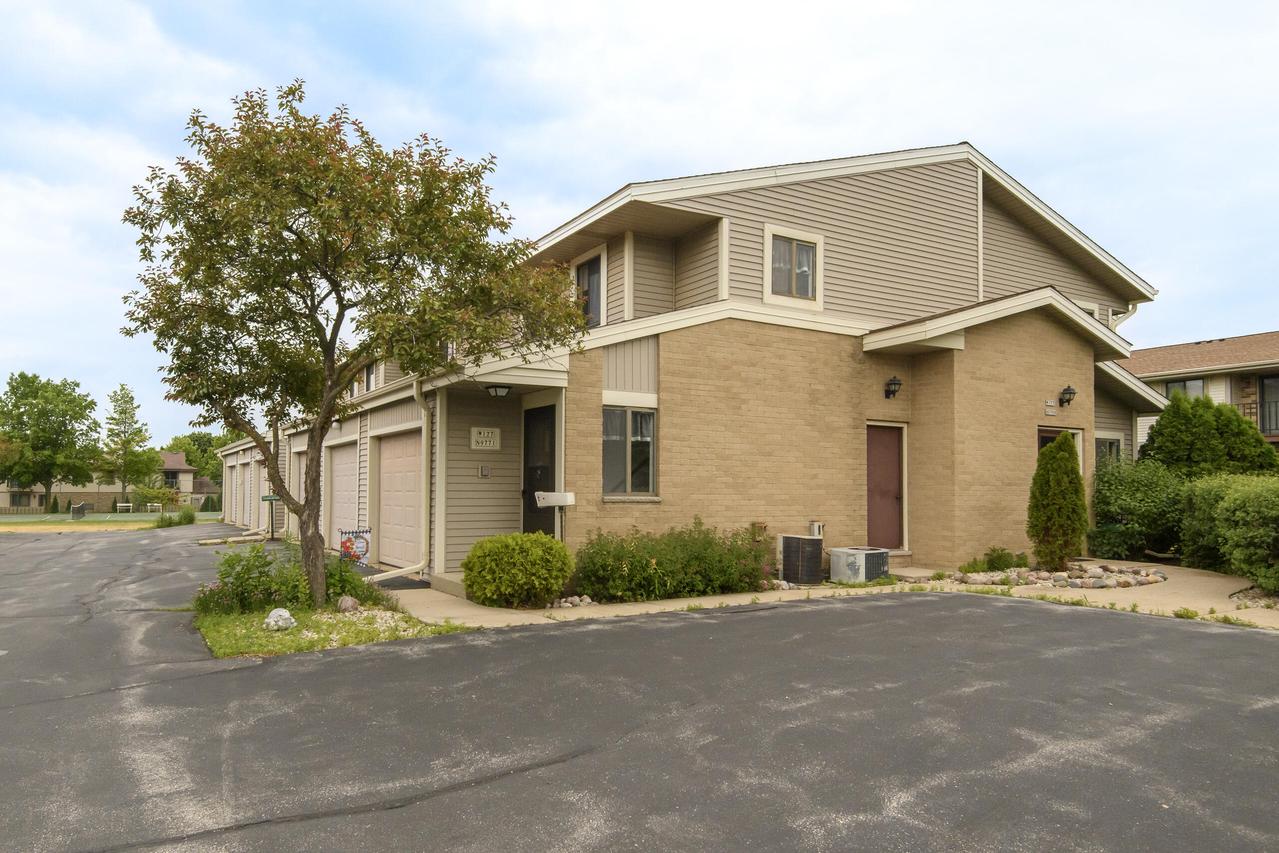 W177N9769 Riversbend Cir, Germantown, WI 53022
