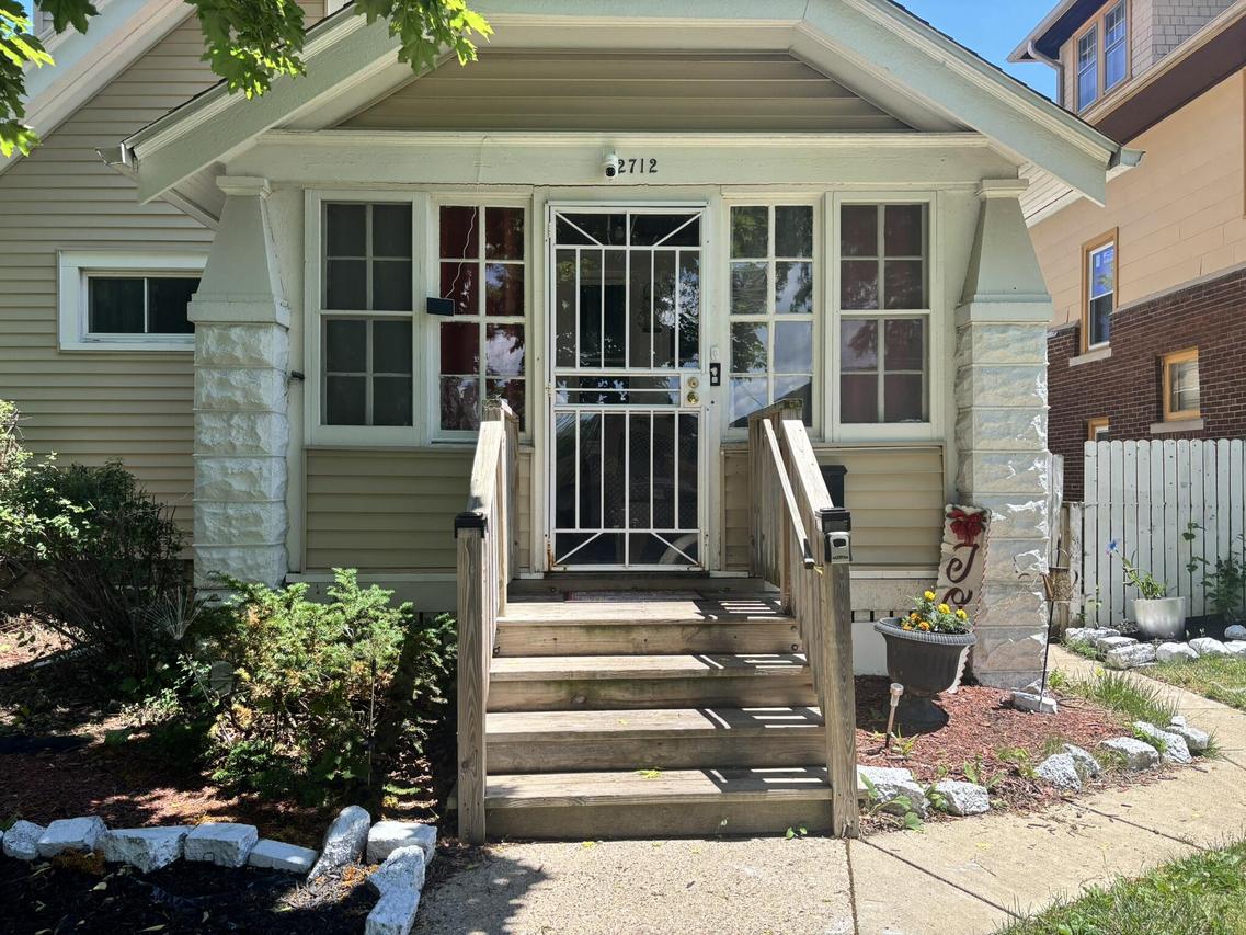2712 N 50th St, Milwaukee, WI 53210