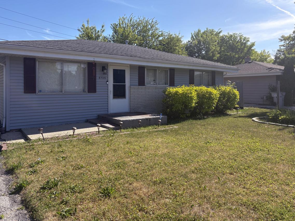 5735 W Green Tree Rd, Milwaukee, WI 53223