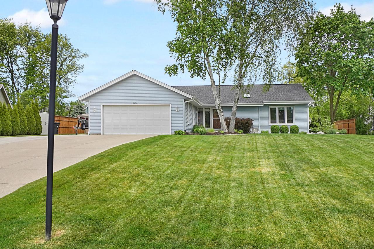 N24W22526 Beechwood Ln, Pewaukee, WI 53186