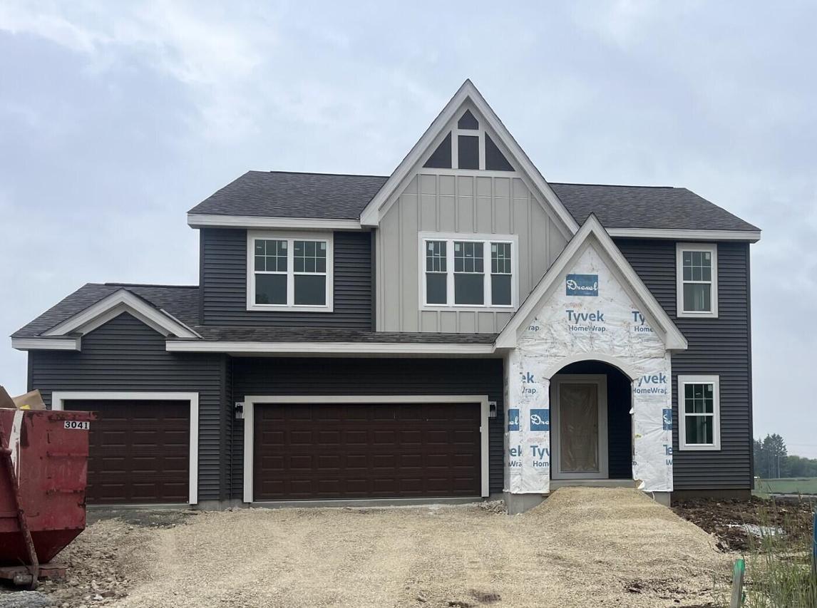 626 Hawks Ridge, Grafton, WI 53024