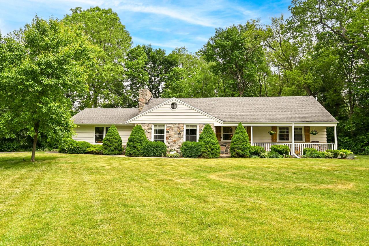 17500 Briar Wood Ln, Brookfield, WI 53045