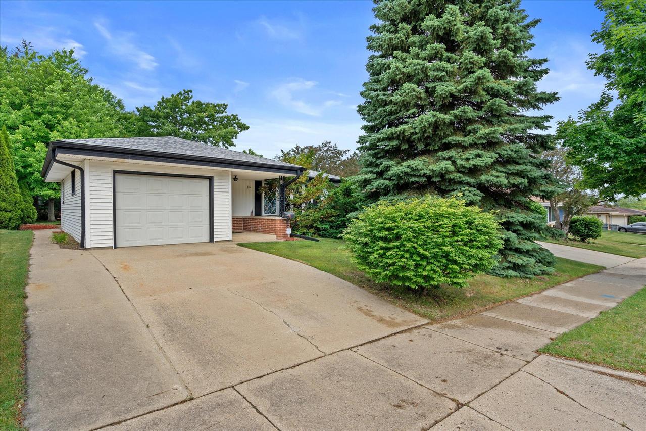 5661 S 24th St, Milwaukee, WI 53221