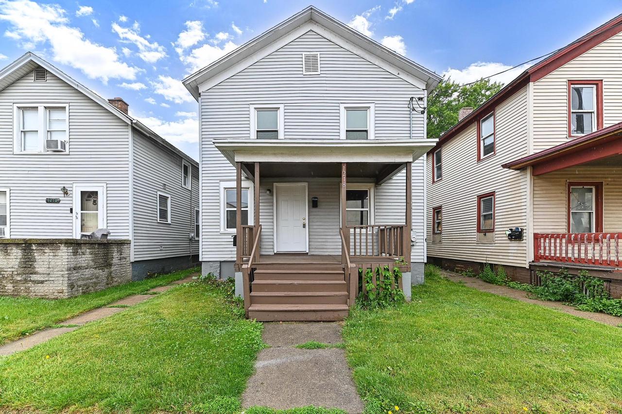 1218 N Memorial Dr, Racine, WI 53404