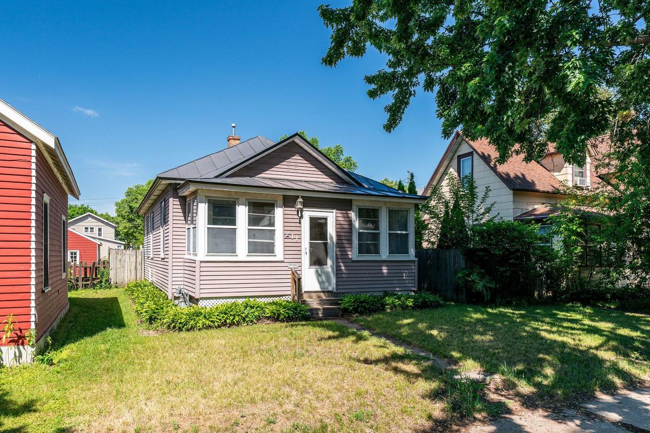 211 Caledonia St, La Crosse, WI 54603
