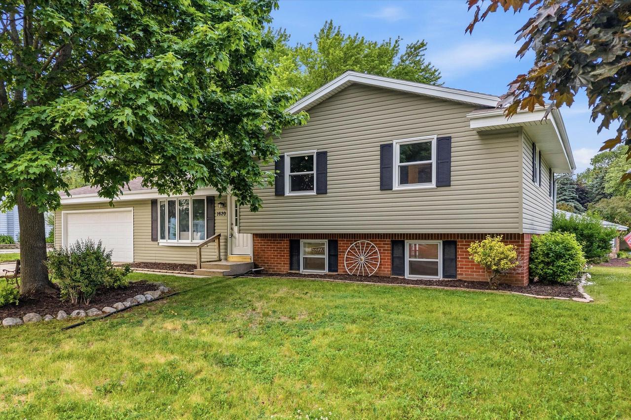 1620 1st Ave, Grafton, WI 53024