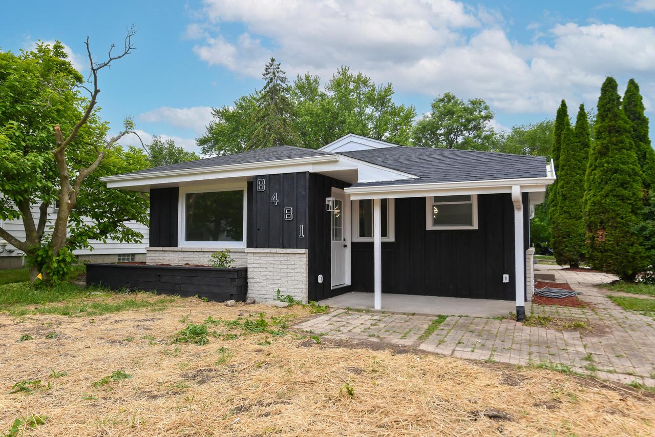 8481 N 52nd St, Brown Deer, WI 53223